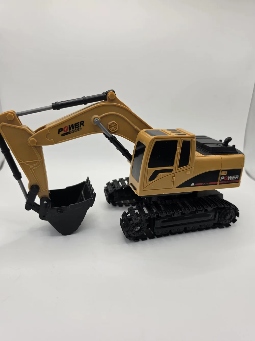 Power Professional RC Excavator With Movable Arm And Bucket Rubber Track Tires